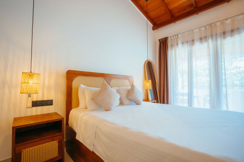 Room with bedside tables and lights