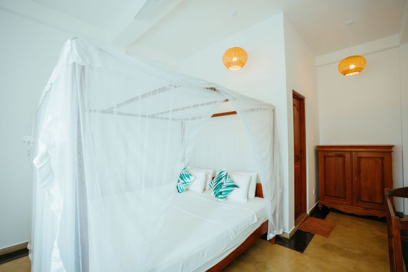 king size bed and closet